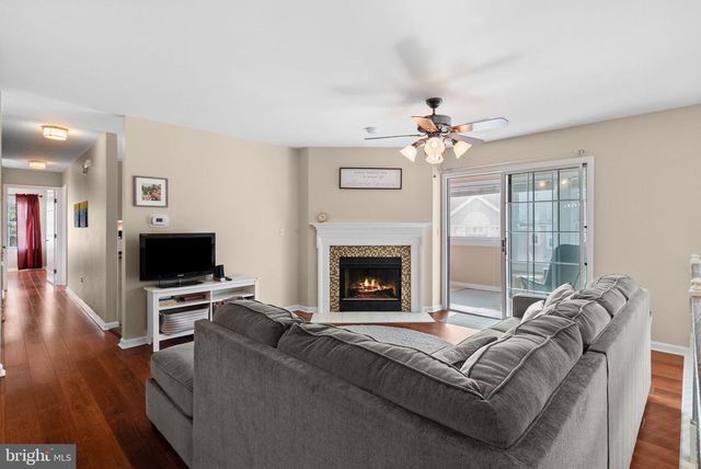 702 COUNTRY PLACE DR, Lancaster, PA 17601