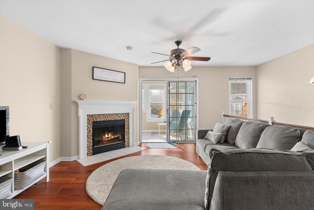 702 COUNTRY PLACE DR, Lancaster, PA 17601