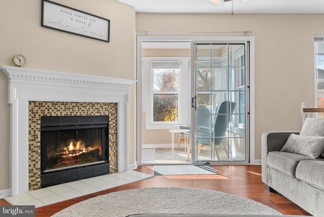 702 COUNTRY PLACE DR, Lancaster, PA 17601