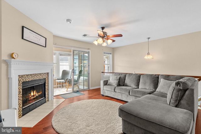 702 COUNTRY PLACE DR, Lancaster, PA 17601