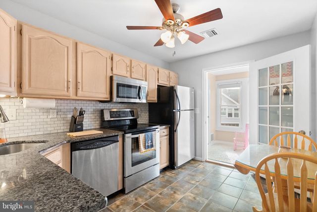 702 COUNTRY PLACE DR, Lancaster, PA 17601