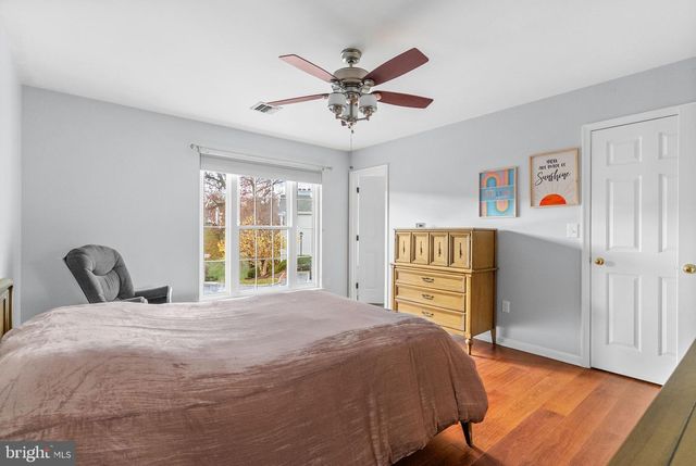 702 COUNTRY PLACE DR, Lancaster, PA 17601