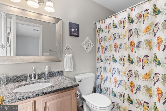 702 COUNTRY PLACE DR, Lancaster, PA 17601