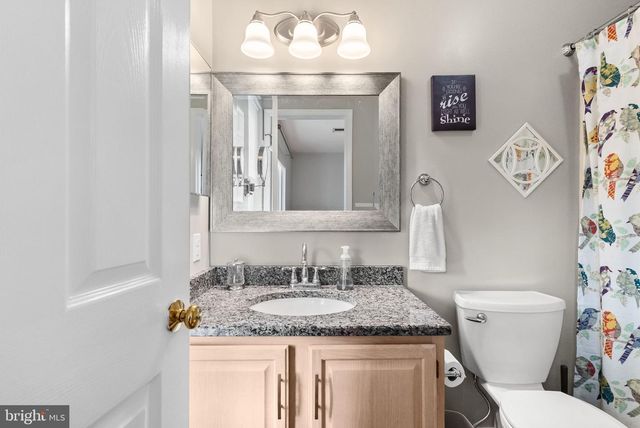 702 COUNTRY PLACE DR, Lancaster, PA 17601