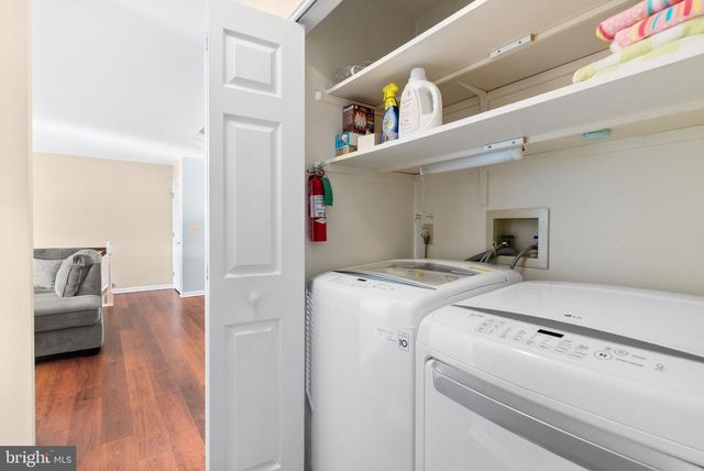 702 COUNTRY PLACE DR, Lancaster, PA 17601