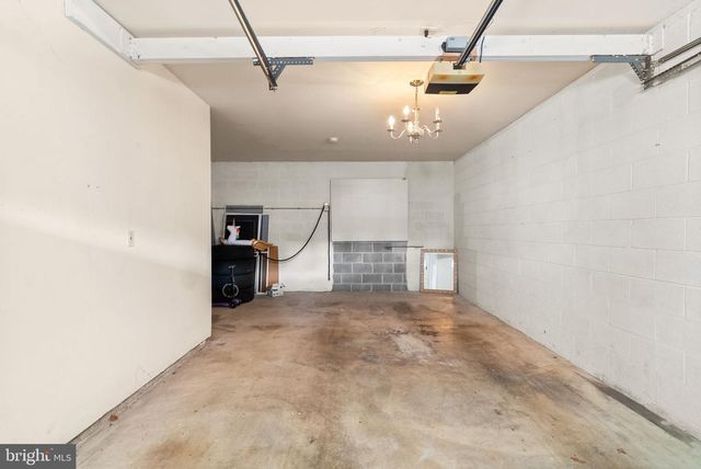 702 COUNTRY PLACE DR, Lancaster, PA 17601