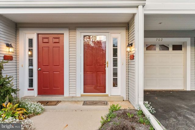 702 COUNTRY PLACE DR, Lancaster, PA 17601