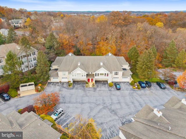 702 COUNTRY PLACE DR, Lancaster, PA 17601