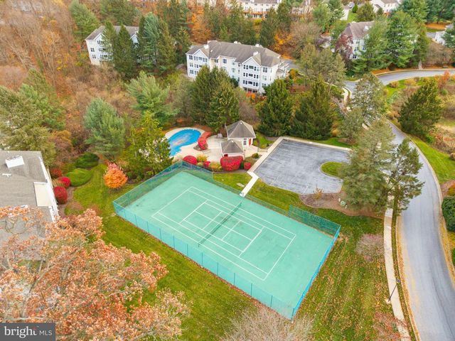 702 COUNTRY PLACE DR, Lancaster, PA 17601