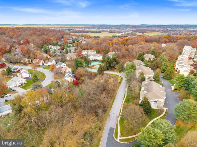 702 COUNTRY PLACE DR, Lancaster, PA 17601