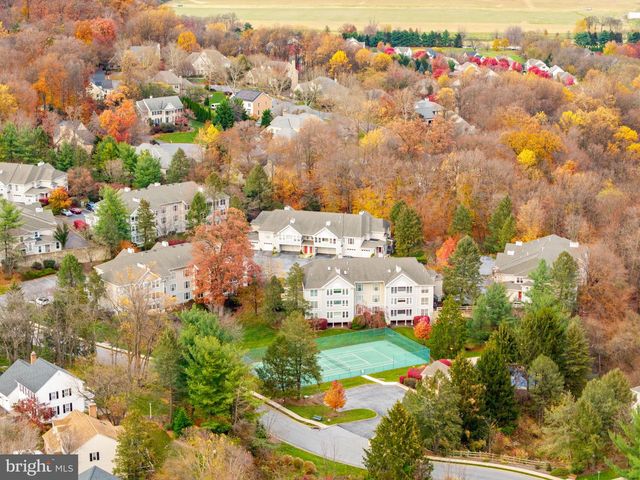 702 COUNTRY PLACE DR, Lancaster, PA 17601