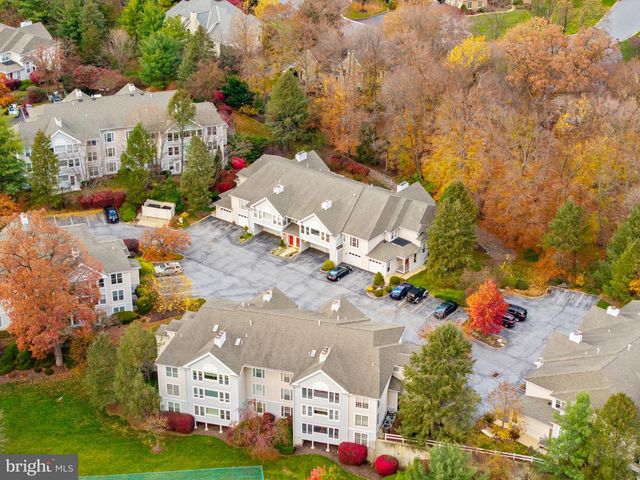 702 COUNTRY PLACE DR, Lancaster, PA 17601