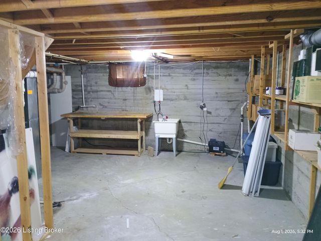 11421 Seatonville Rd, Louisville, KY 40291