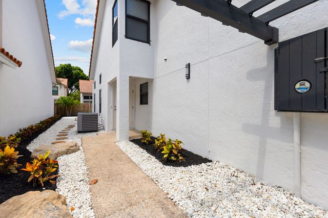 5521 Ilford Court, Boca Raton, FL 33486