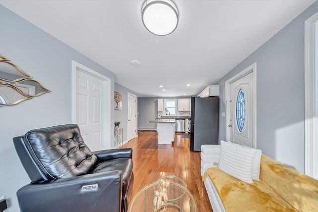 30 Fuller St, Seekonk, MA 02771