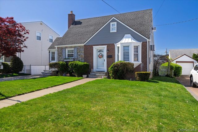 1027 Van Buren Avenue, Franklin Square, NY 11010