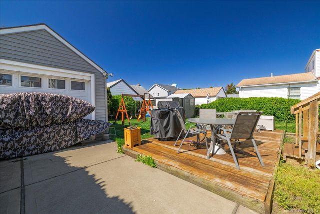 1027 Van Buren Avenue, Franklin Square, NY 11010