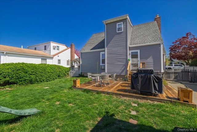 1027 Van Buren Avenue, Franklin Square, NY 11010