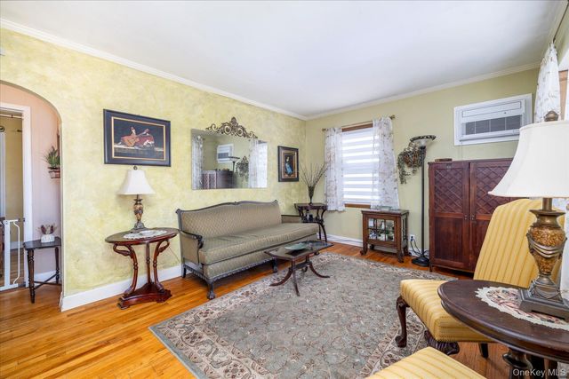 1027 Van Buren Avenue, Franklin Square, NY 11010