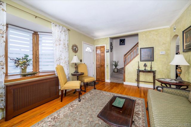 1027 Van Buren Avenue, Franklin Square, NY 11010