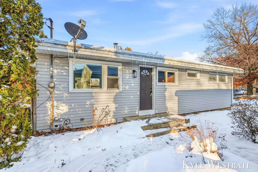 3144 Kensboro Avenue, Grand Rapids, MI 49505