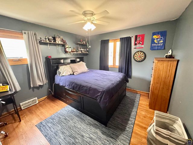 2132 SW Prairie RD, Topeka, KS 66614