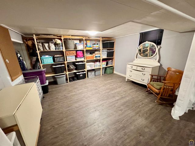 2132 SW Prairie RD, Topeka, KS 66614