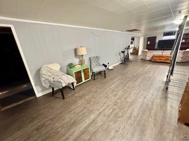 2132 SW Prairie RD, Topeka, KS 66614