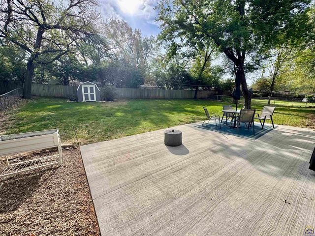 2132 SW Prairie RD, Topeka, KS 66614