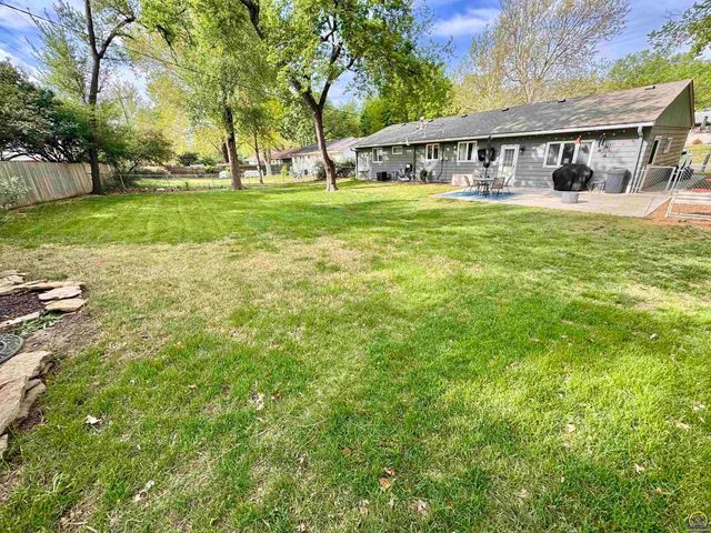 2132 SW Prairie RD, Topeka, KS 66614