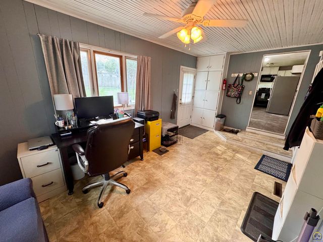 2132 SW Prairie RD, Topeka, KS 66614