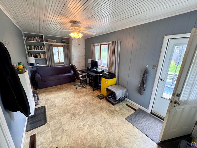 2132 SW Prairie RD, Topeka, KS 66614
