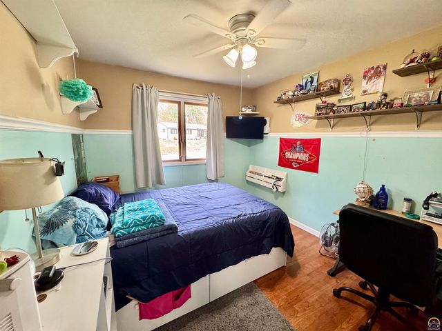 2132 SW Prairie RD, Topeka, KS 66614