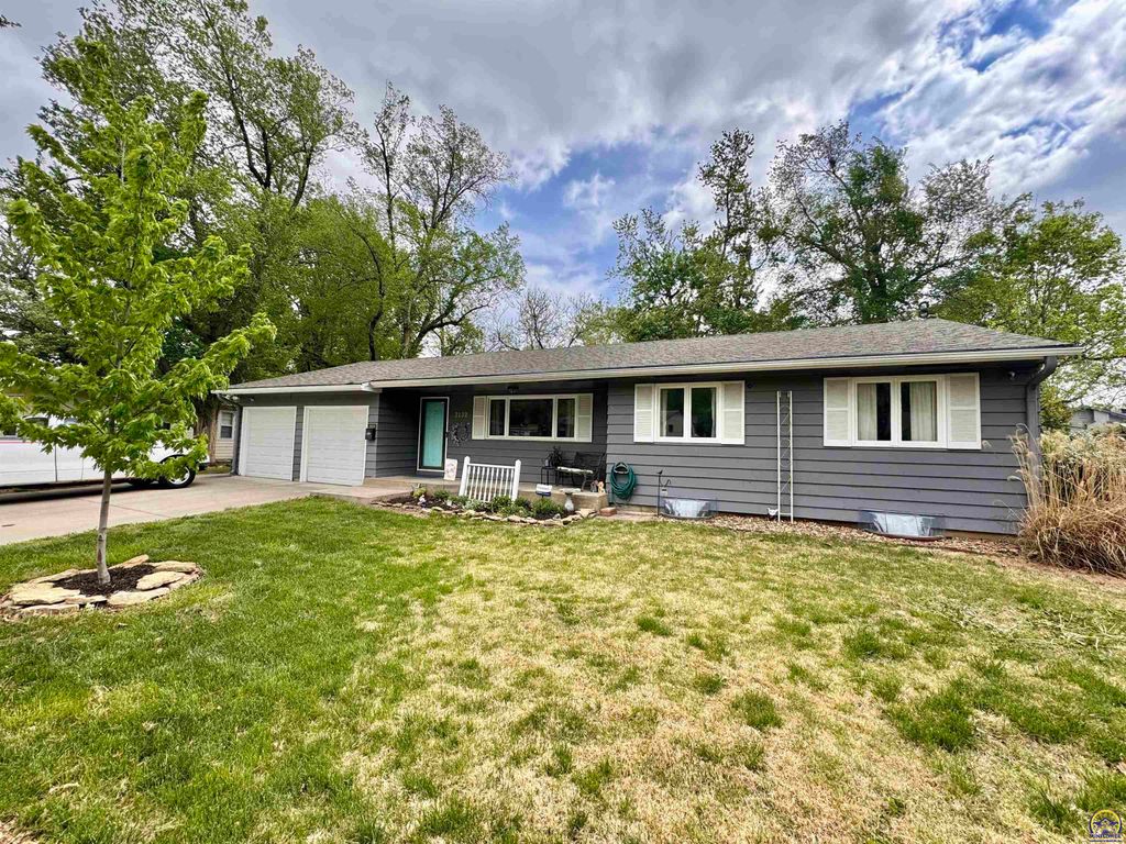 2132 SW Prairie RD, Topeka, KS 66614