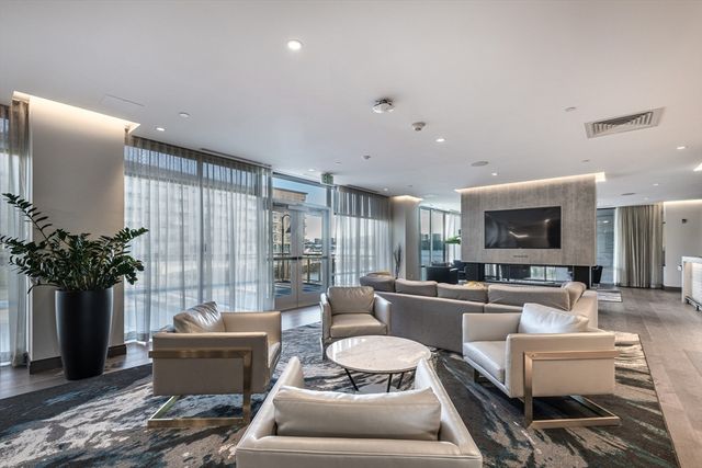 45 Lewis St 305, Boston, MA 02128