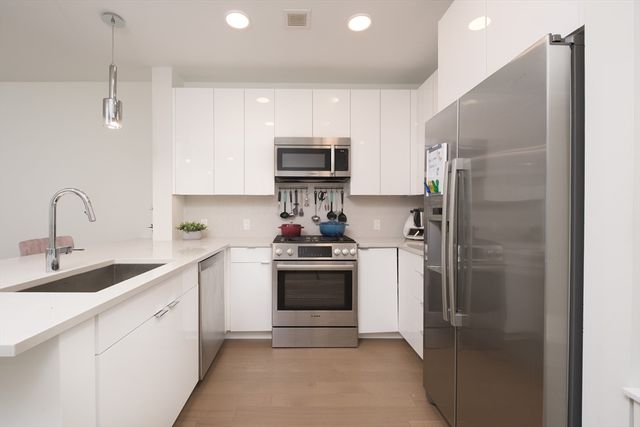 45 Lewis St 305, Boston, MA 02128