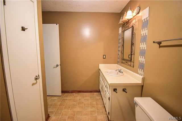 11322 Hen Smith, Vance, AL 35490