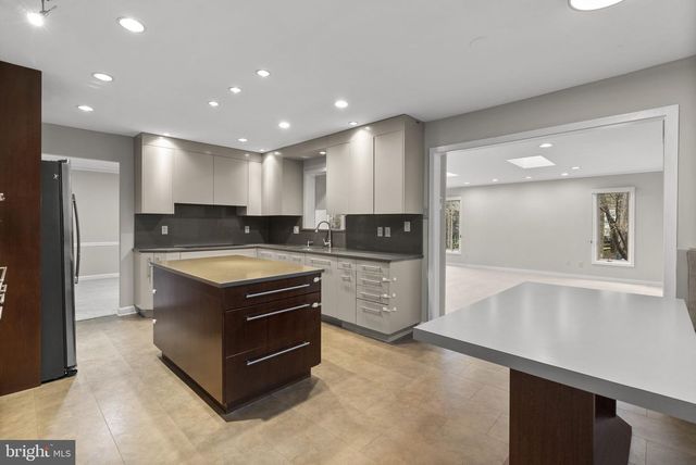 419 WATTS BRANCH PKWY, Potomac, MD 20854