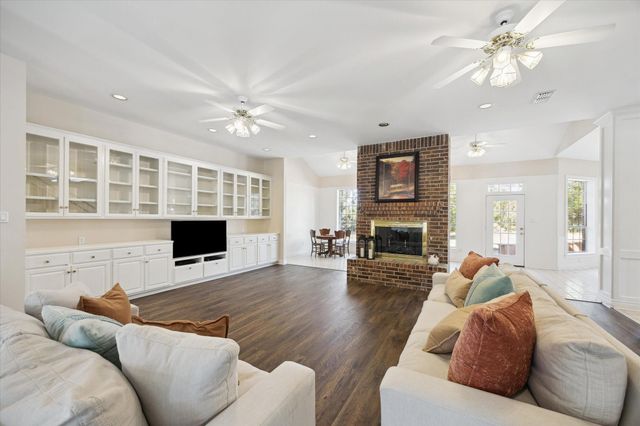 204 Duerr Drive, Bellville, TX 77418