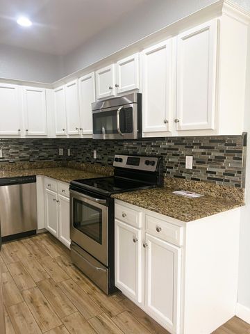 4210 Gator Trace Avenue F, Fort Pierce, FL 34982