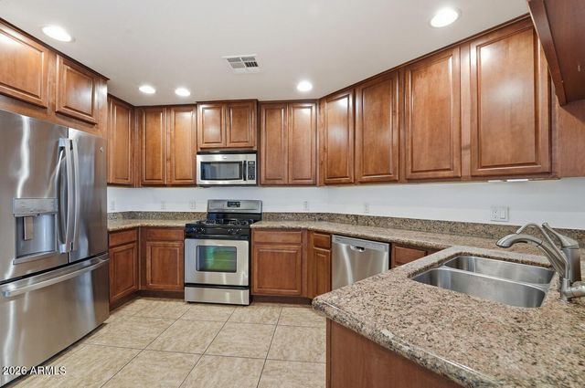 5450 E DEER VALLEY Drive 2210, Phoenix, AZ 85054