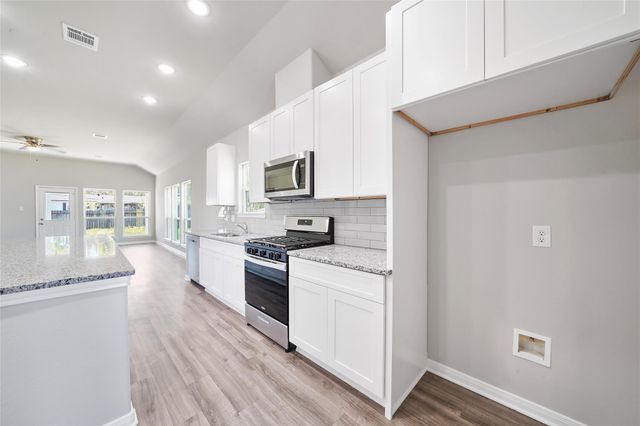 222 Spruce Lake Road, Houston, TX 77336