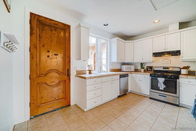 5320 Olive Hill Trl, Bonsall, CA 92003