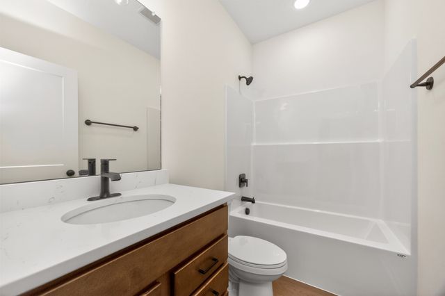 1028 NW MacArthur Lane, Waukee, IA 50263