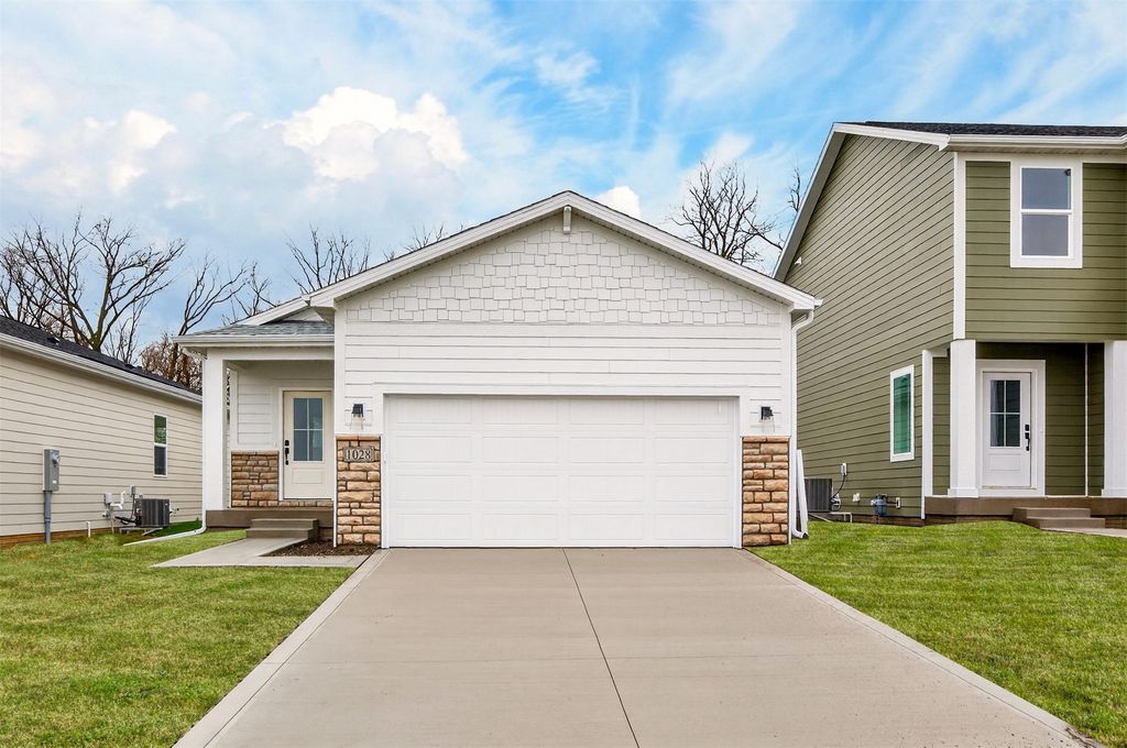 1028 NW MacArthur Lane, Waukee, IA 50263