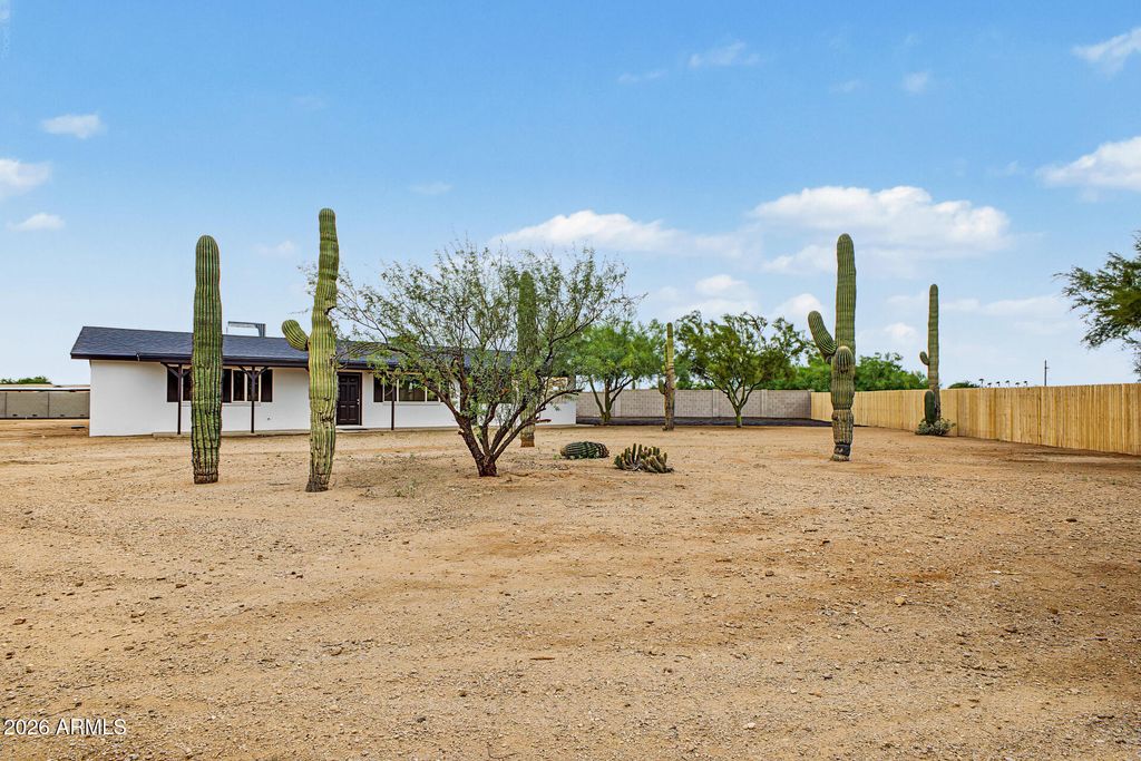 1920 E 18TH Avenue, Apache Junction, AZ 85119 — exterior