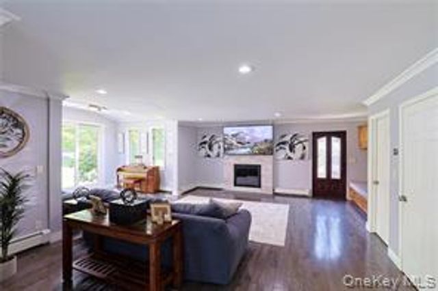 15 Cranberry Drive, Highland Mills, NY 10930