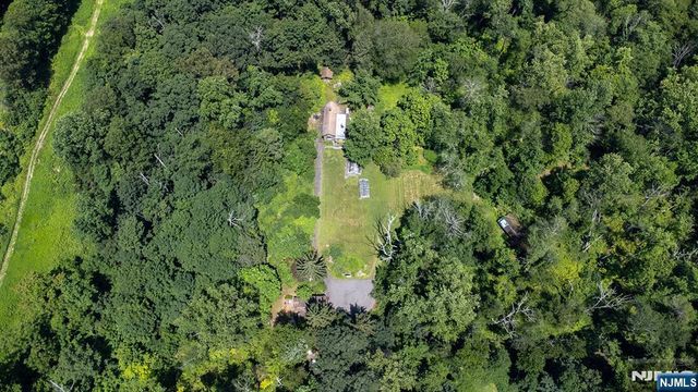 77 Voorhis Road, Kinnelon Borough, NJ 07035