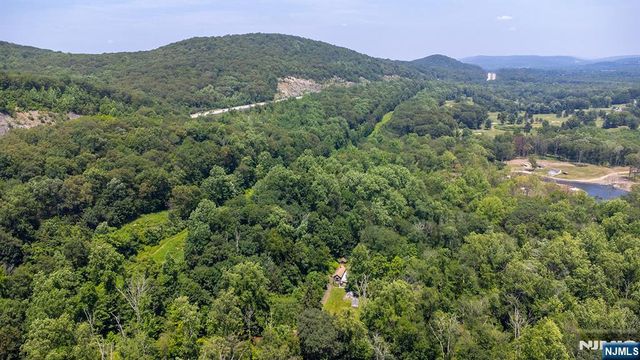 77 Voorhis Road, Kinnelon Borough, NJ 07035