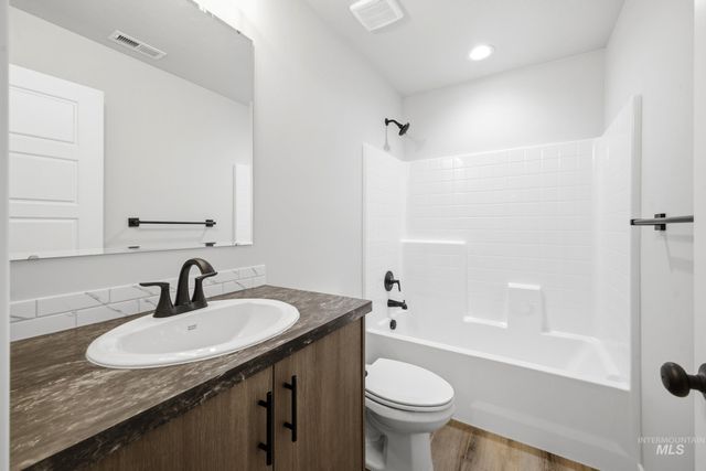 4262 E Rincon Dr, Meridian, ID 83642
